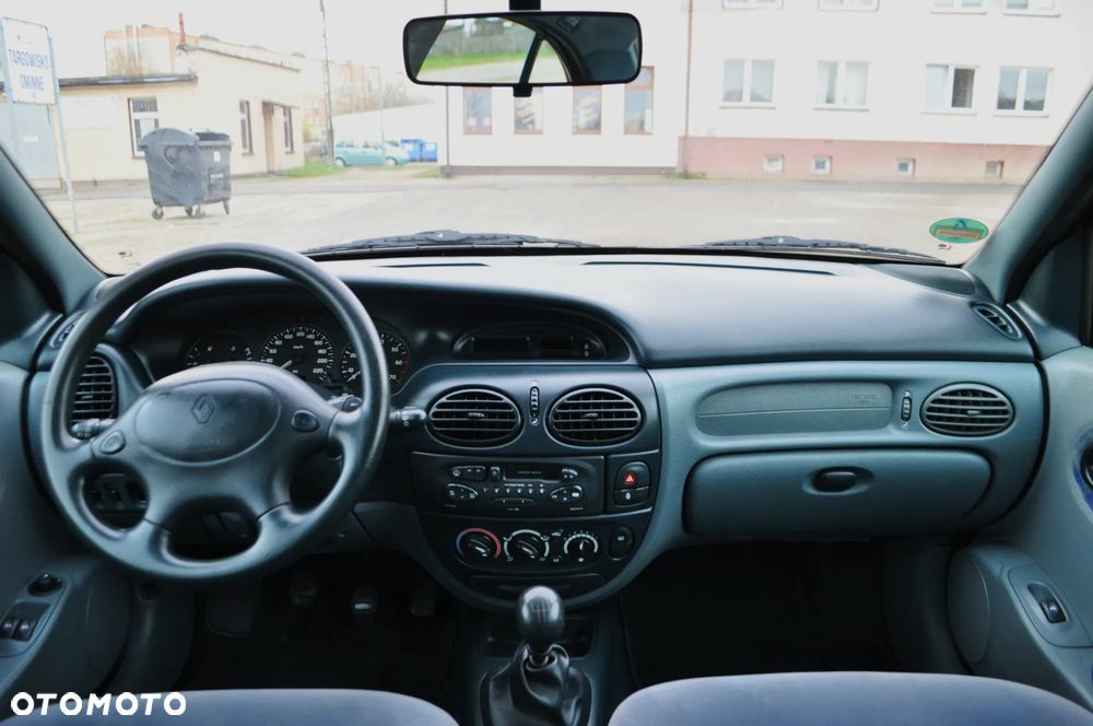 Renault Megane 1.6 RN - 13