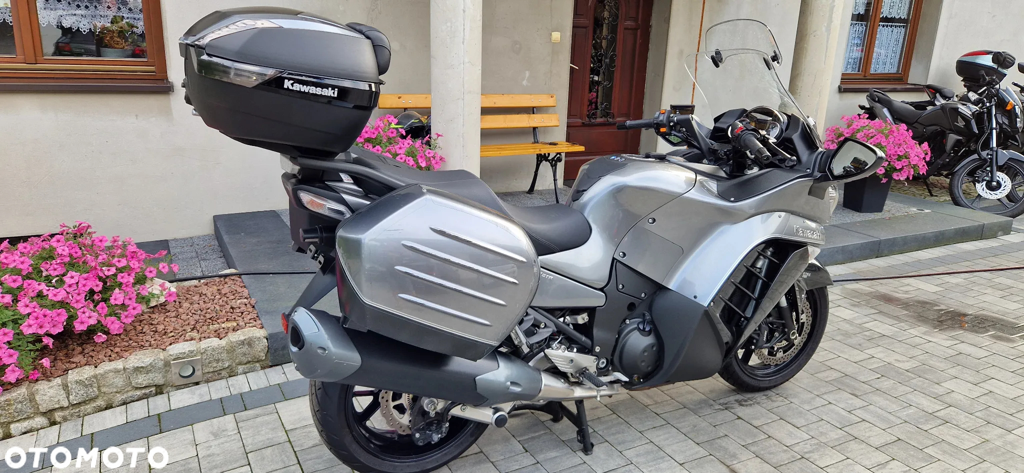 Kawasaki GTR - 3