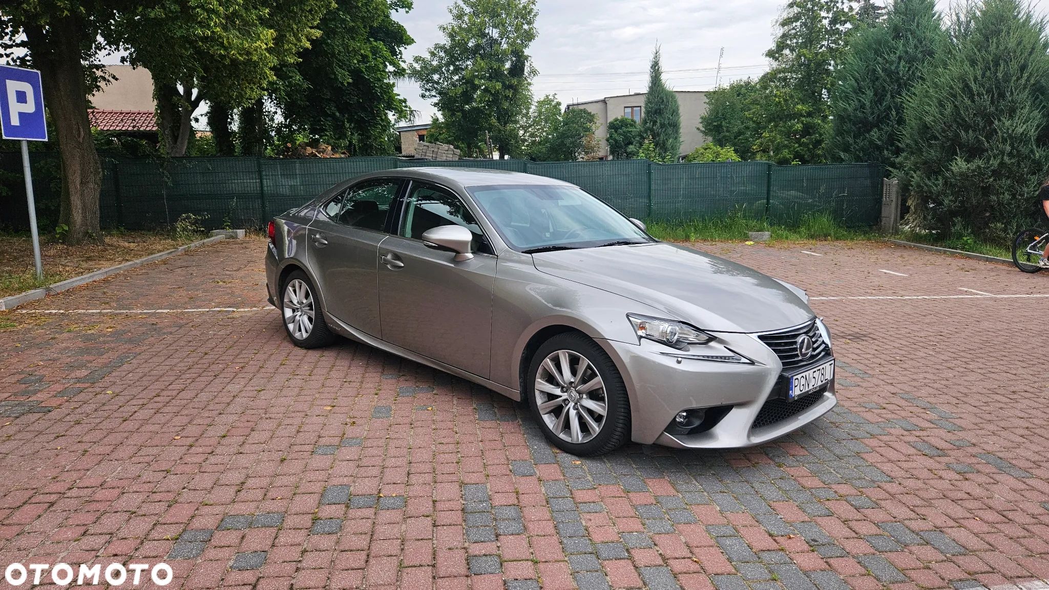 Lexus IS 300h - 1