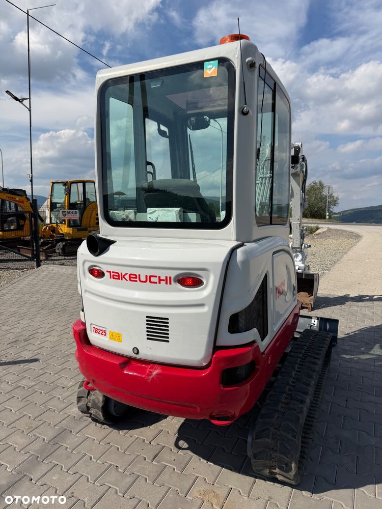Takeuchi Tb225 - 1