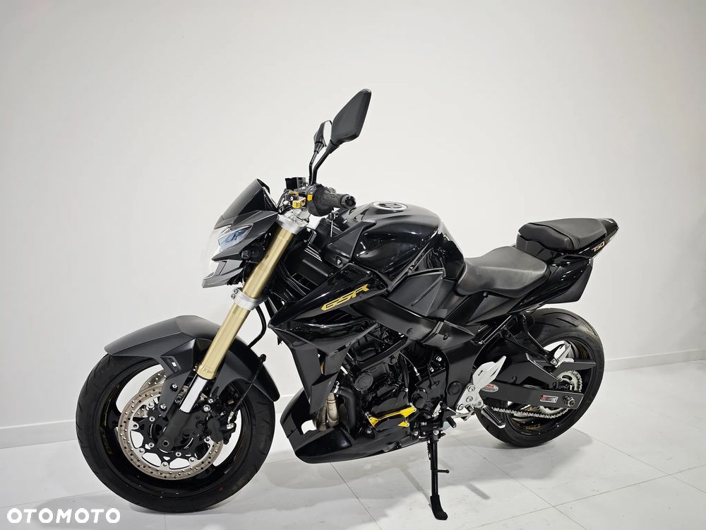 Suzuki GSR - 10
