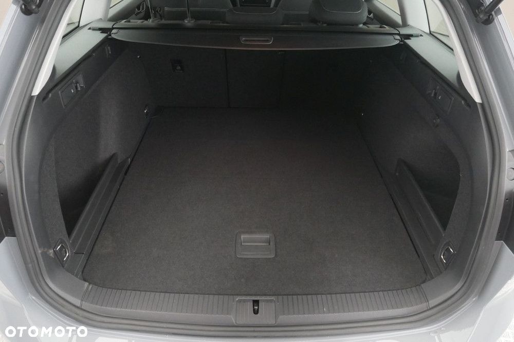 Volkswagen Passat Variant 2.0 TSI Business DSG - 16