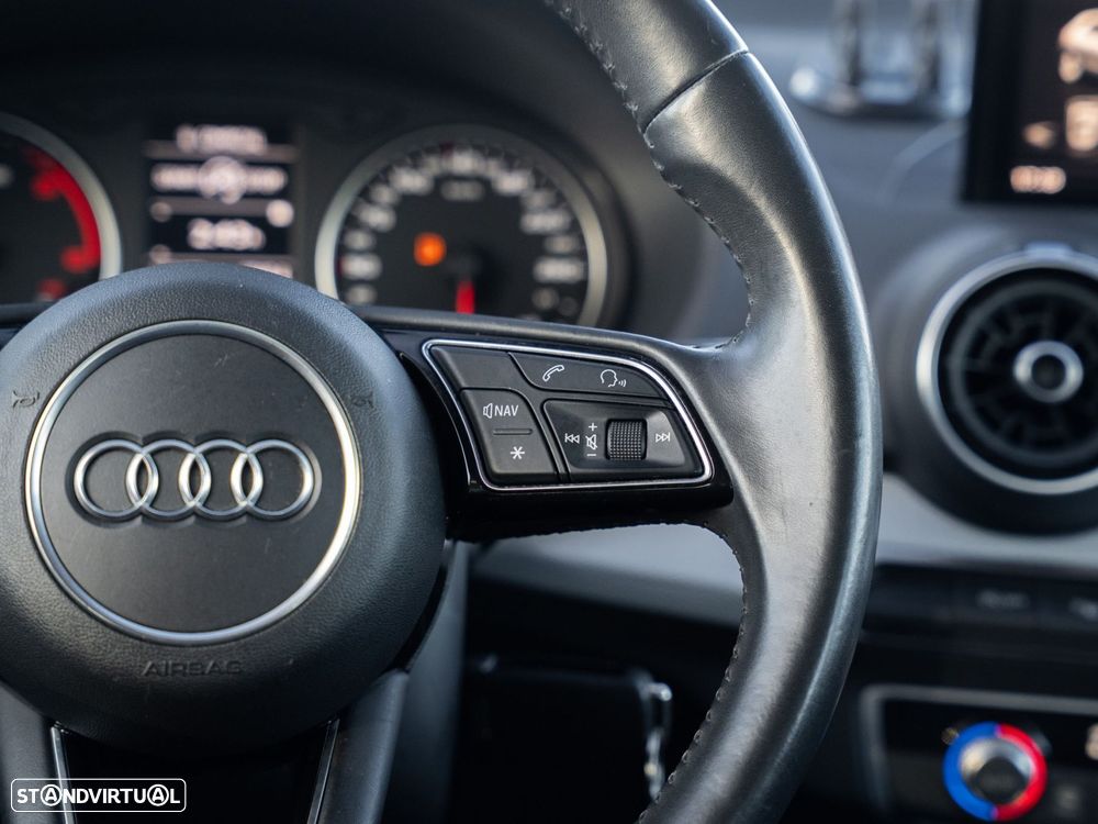 Audi Q2 30 TDI Design S tronic - 33