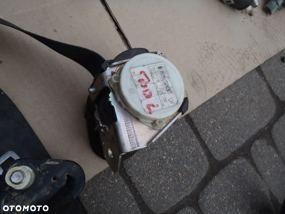pas pasy zapinka wpinka klamra fotelika tył tylny fiat 500 - 4