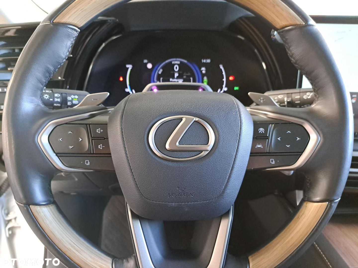 Lexus RX 450h+ Omotenashi - 30