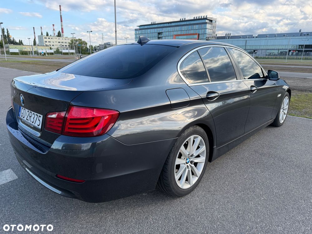 BMW Seria 5 525d xDrive - 5