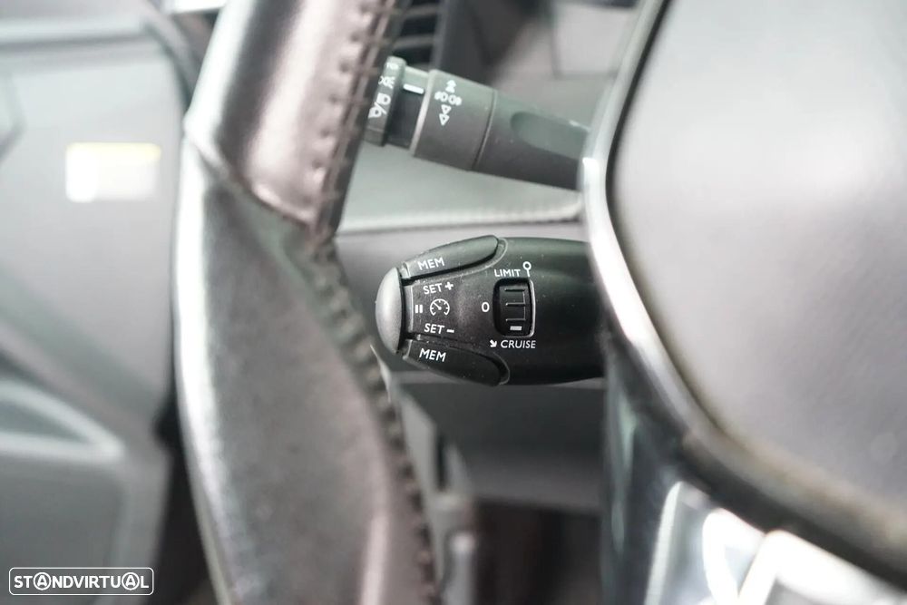 Peugeot 2008 1.2 PureTech Allure - 25
