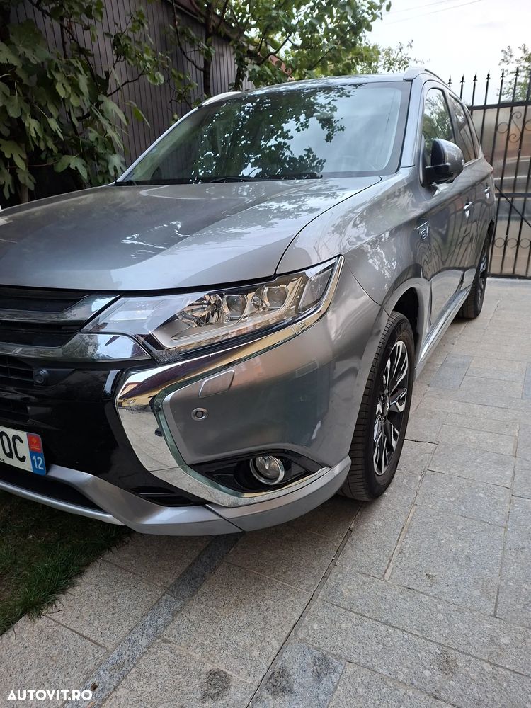 Mitsubishi Outlander 2.0 4WD Top - 4