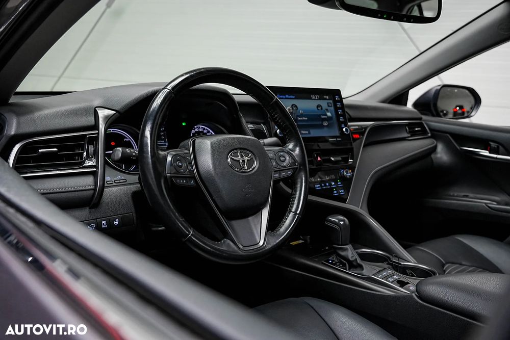 Toyota Camry Luxury - 9