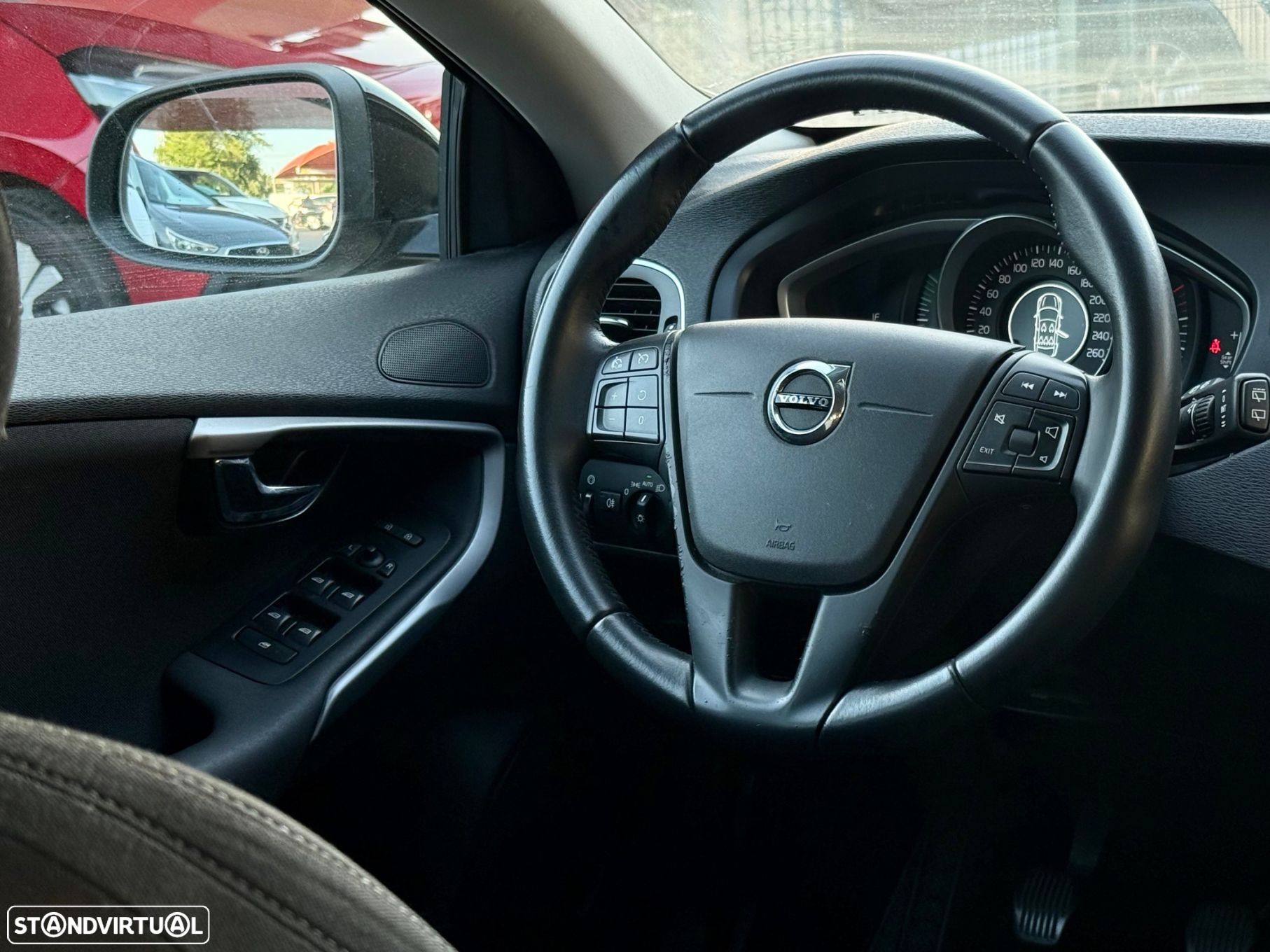 Volvo V40 2.0 D2 Momentum Eco - 9