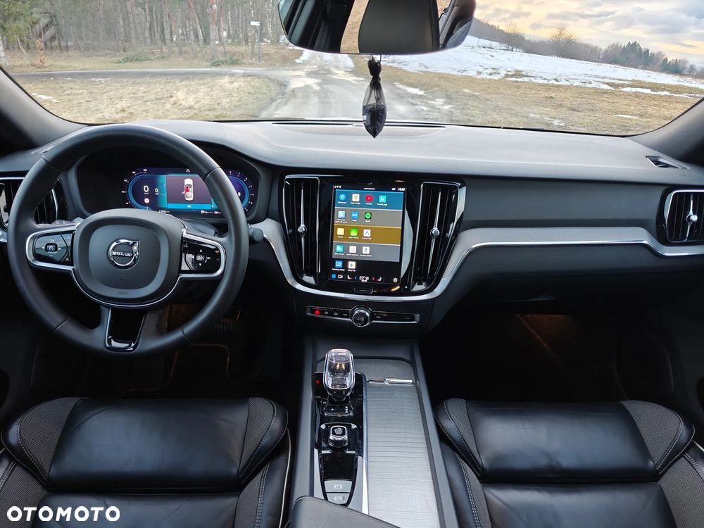 Volvo S60 B5 B AWD Plus Dark - 17