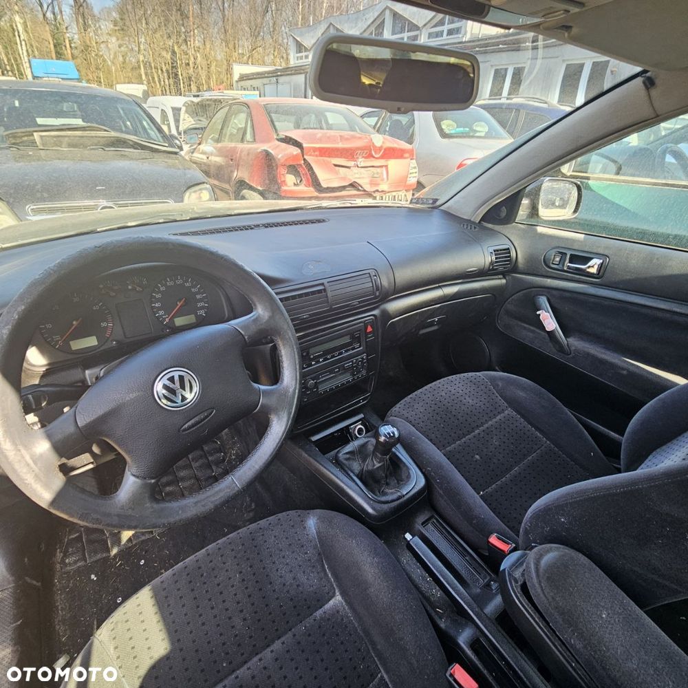 VOLKSWAGEN PASSAT kombi 1999r 1,9 D 66 kW / 90 KM (kod lak: LC9Z) pojazd na części: maska, zderzak, drzwi, szyby, lusterka, chłodnica ... - 4