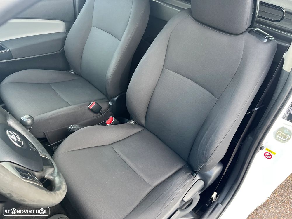 Toyota Yaris Van D4d, 90 Cv....IVA dedutivel - 12