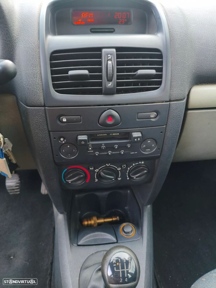 Renault Clio 1.2 Confort Authentique GPL - 9