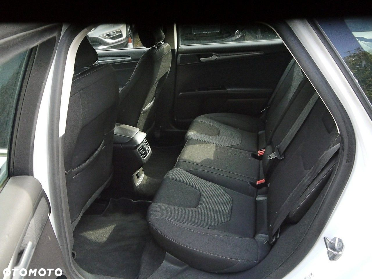 Ford Mondeo - 32