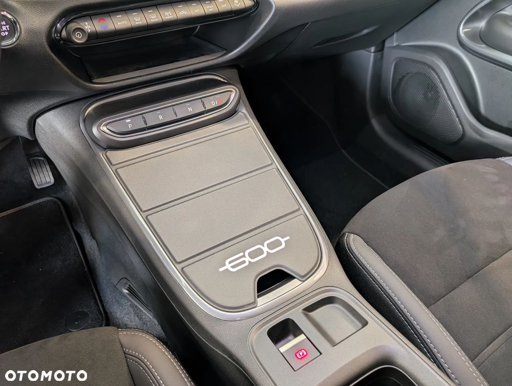 Fiat 600 HYBRID Sport - 31