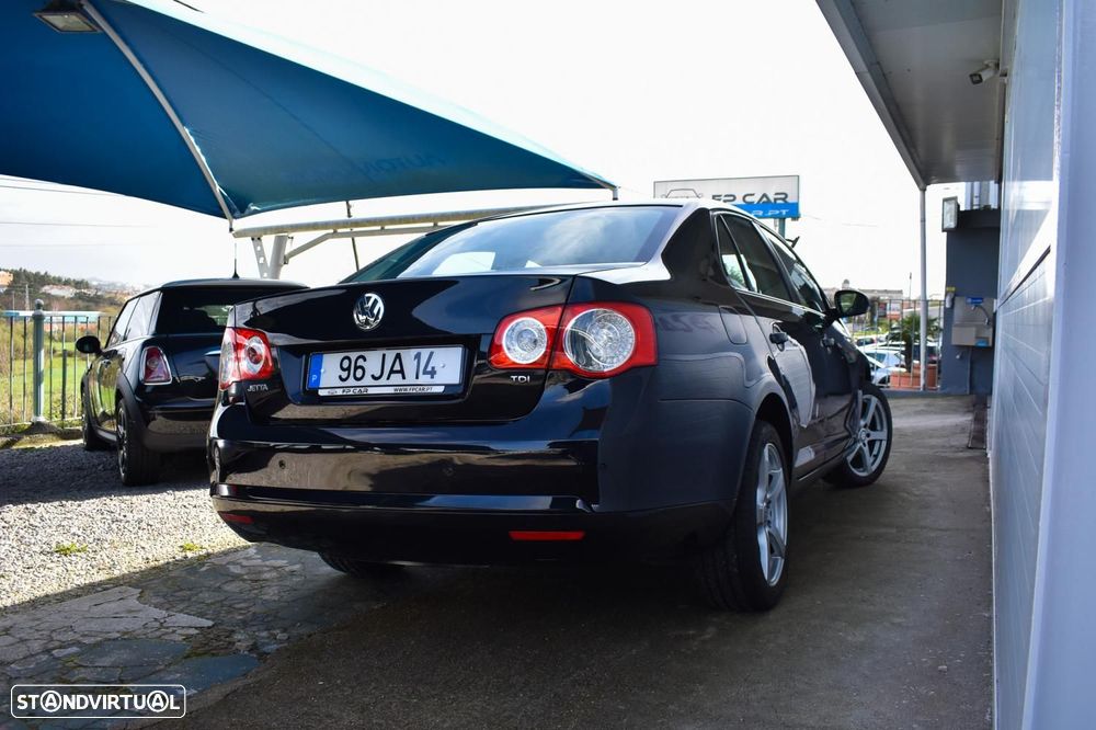 VW Jetta 1.6 TDi Highline - 2