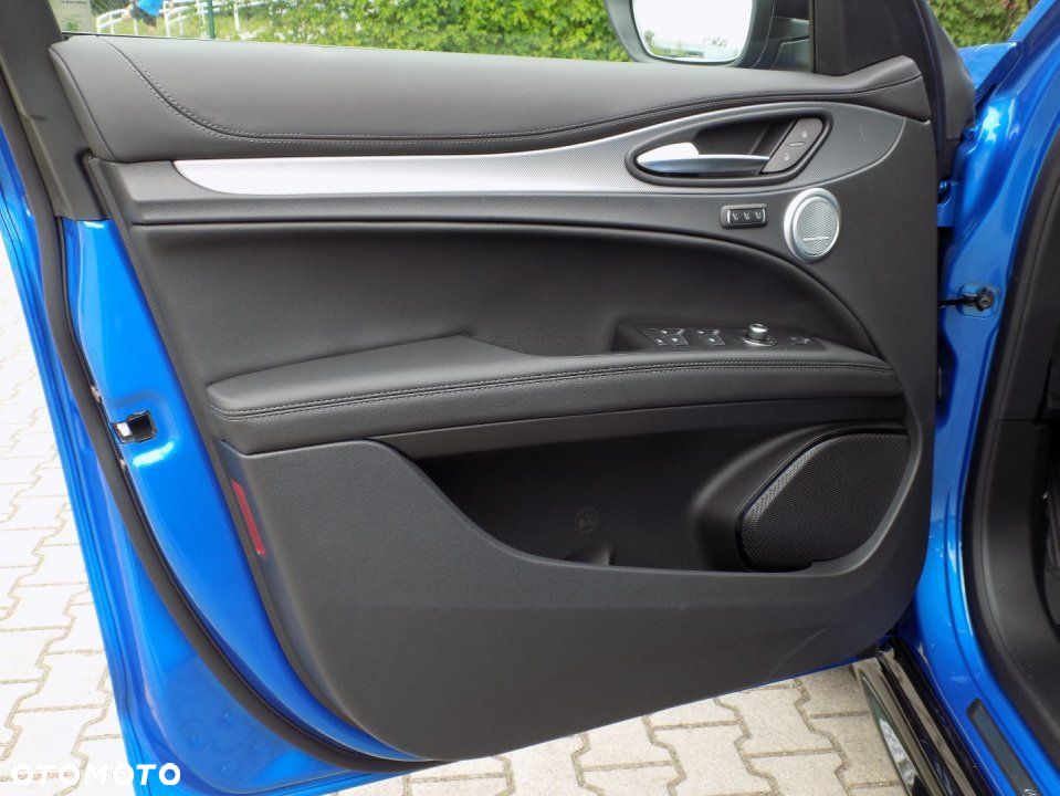 Alfa Romeo Stelvio - 12