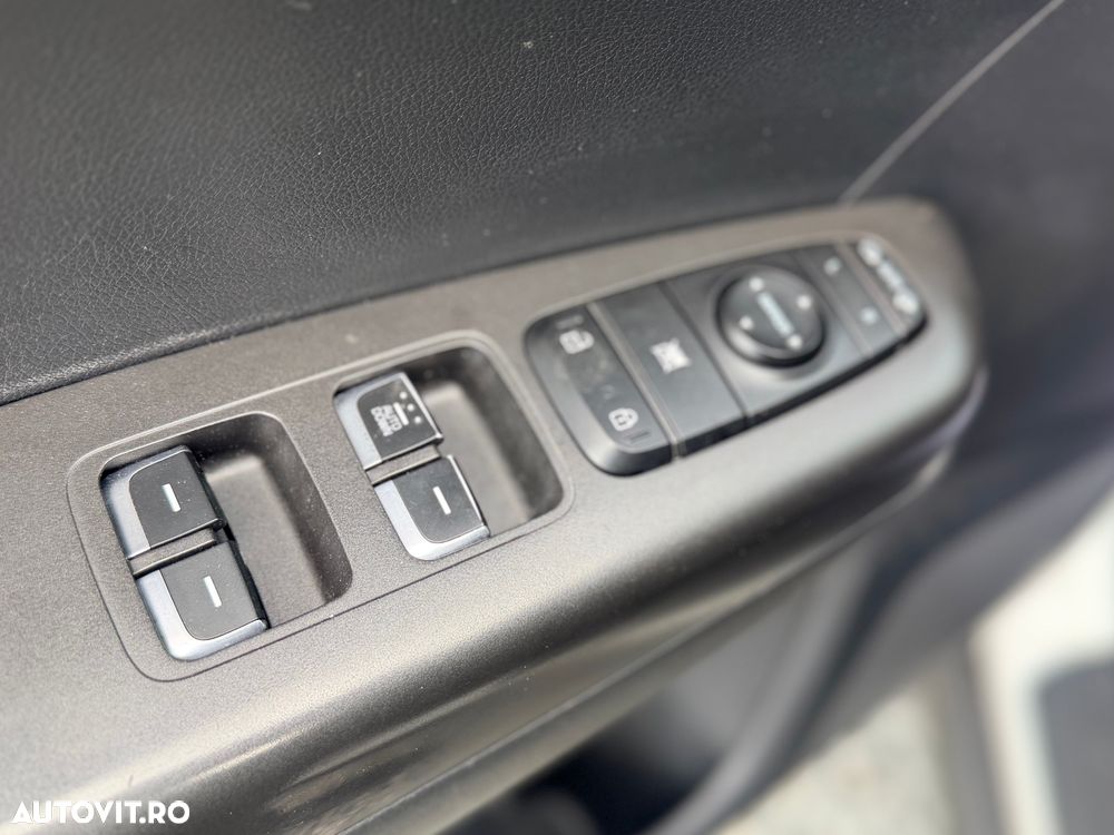 Kia Sportage 1.7 CRDI 2WD ISG Spirit - 17