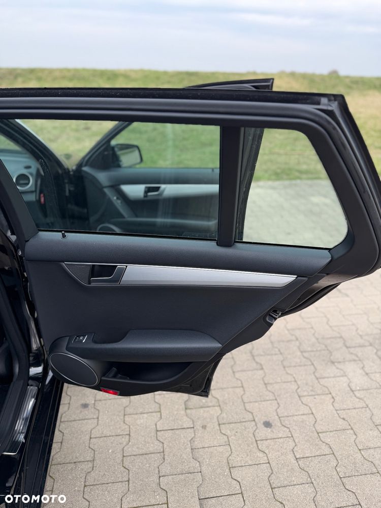 Mercedes-Benz Klasa C 180 (BlueEFFICIENCY) 7G-TRONIC Avantgarde - 21