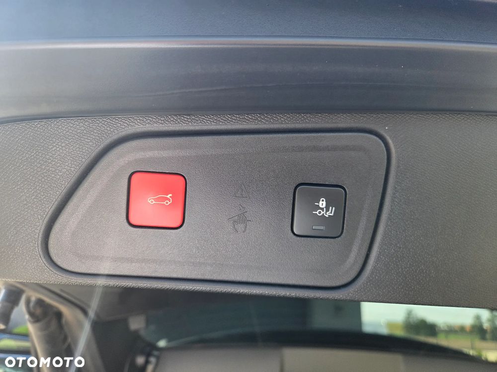 Peugeot 3008 1.6 PureTech HYbrid GT Line S&S EAT8 - 12