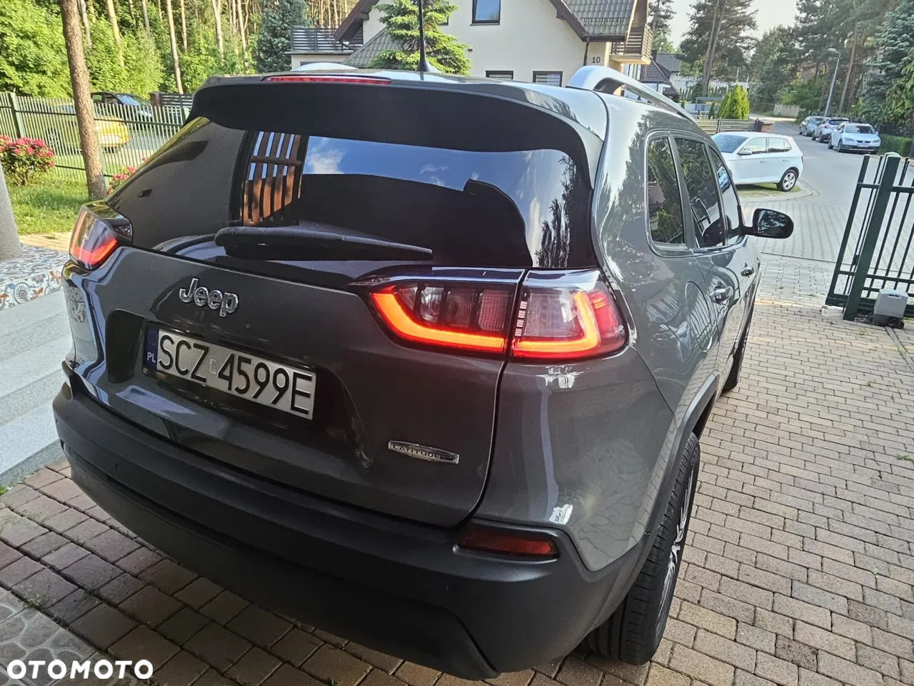 Jeep Cherokee - 8