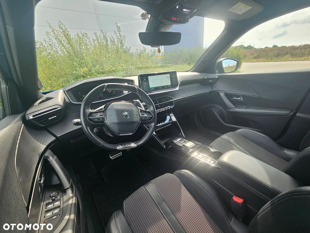 Peugeot 2008 - 8