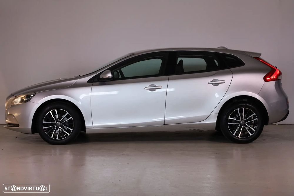 Volvo V40 2.0 D2 Momentum - 4