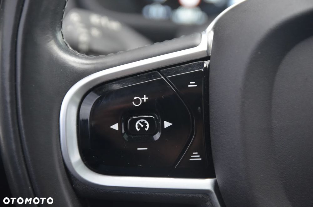 Volvo XC 90 T6 AWD Momentum - 32