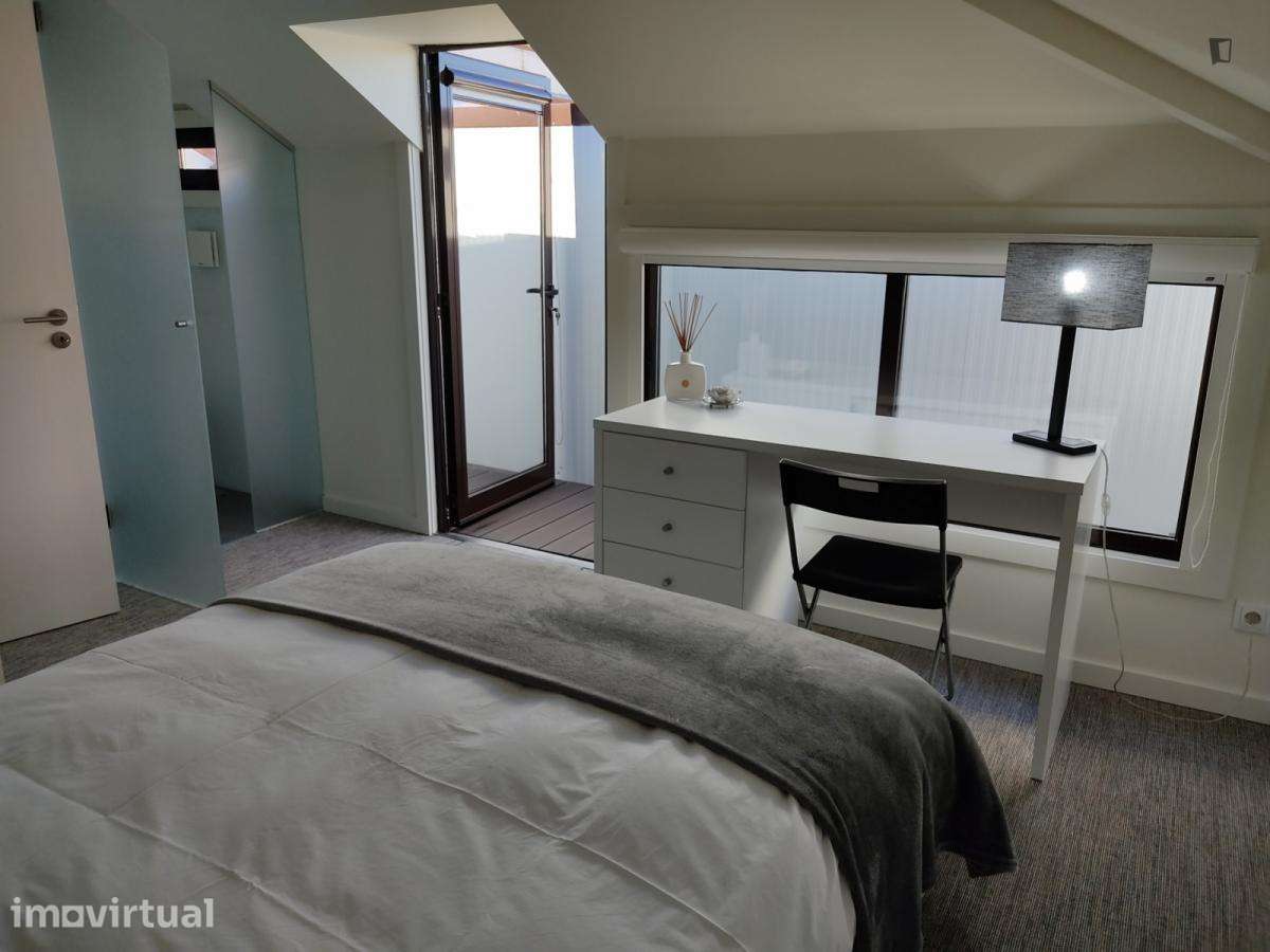 Quarto - localizado em Paranhos Porto - Grande imagem: 2/23