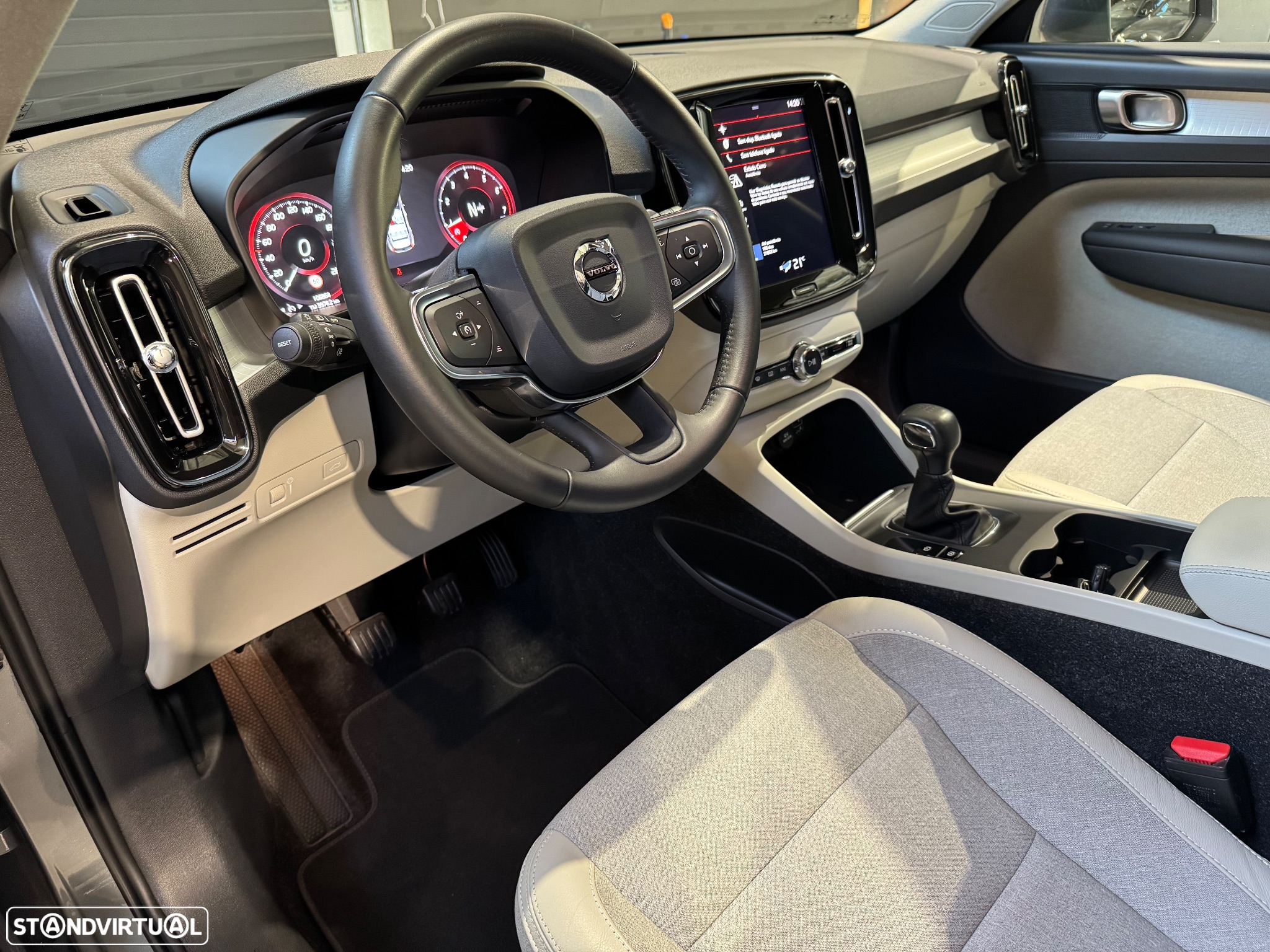 Volvo XC 40 1.5 T3 Momentum Tech Edition - 23