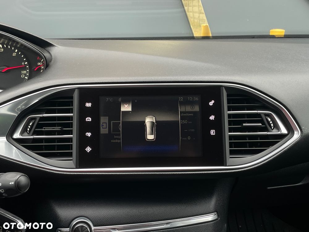 Peugeot 308 1.6 BlueHDi Allure S&S - 23