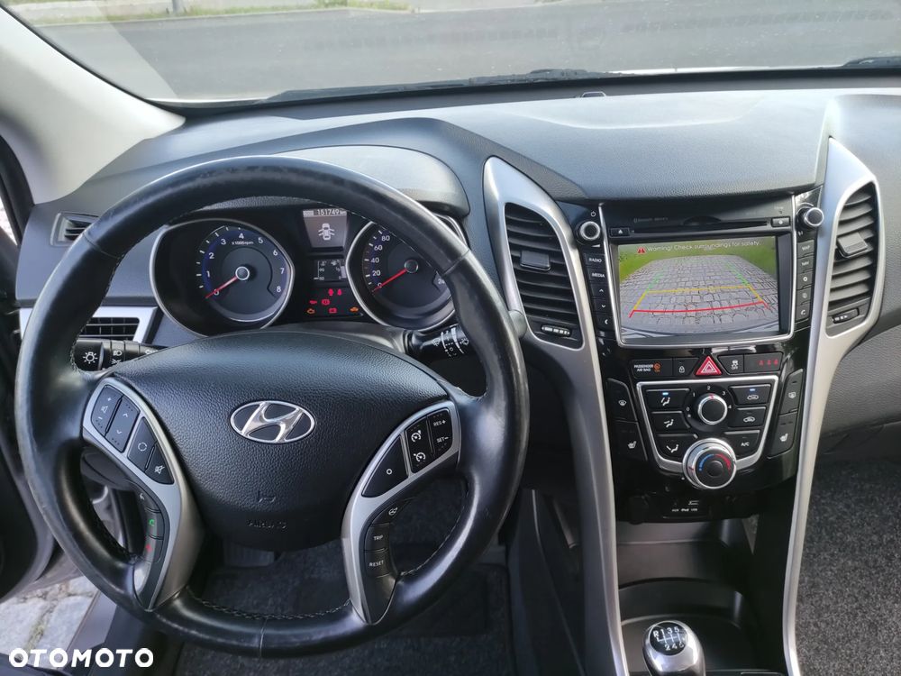 Hyundai i30 blue Kombi 1.4 Trend - 10
