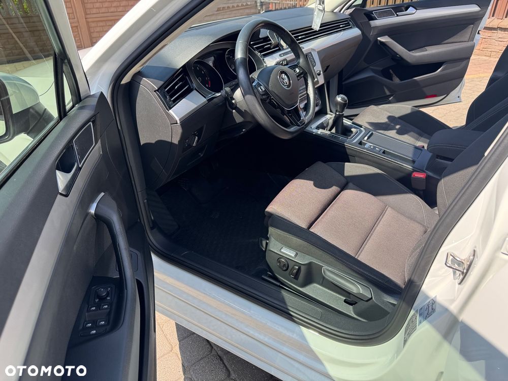 Volkswagen Passat 1.4 TSI BMT Comfortline - 16