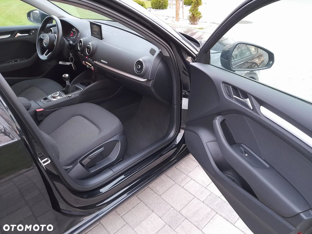 Audi A3 Sportback 1.6 TDI (clean diesel) Attraction - 17