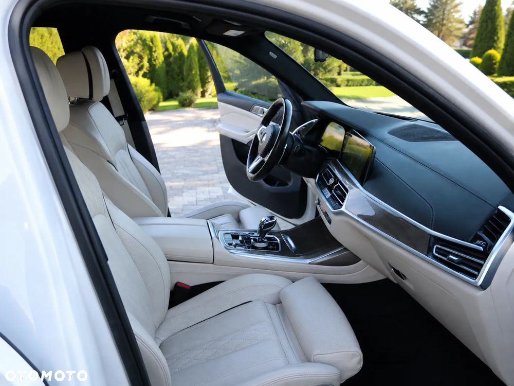 BMW X7 M50i sport - 35