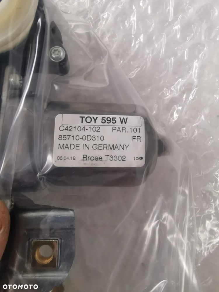 Toyota Auris  podnośnik szyby 69810-0D430 - 3