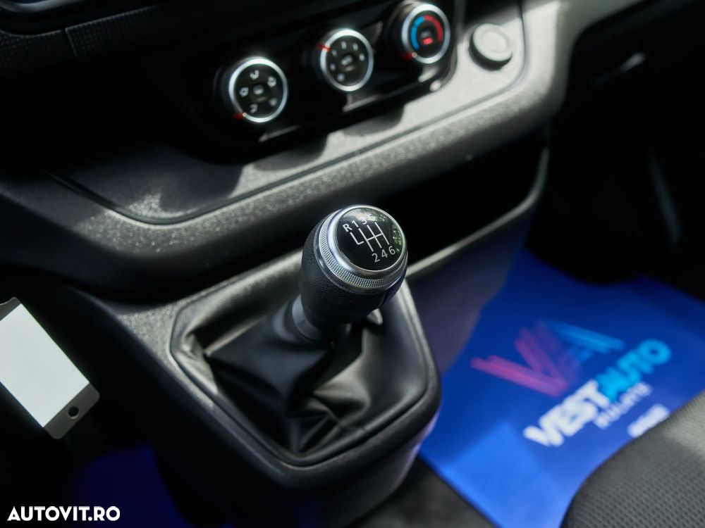 RENAULT Trafic 2022 — imagine 22