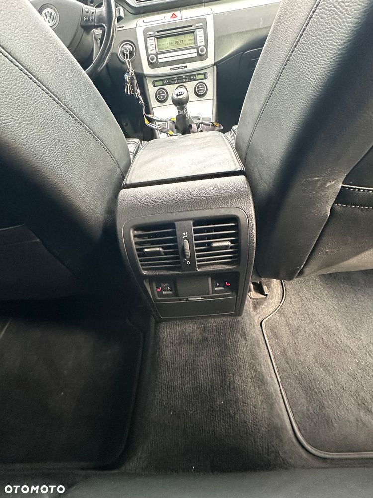 Volkswagen Passat 2.0 TDI DPF Highline - 15