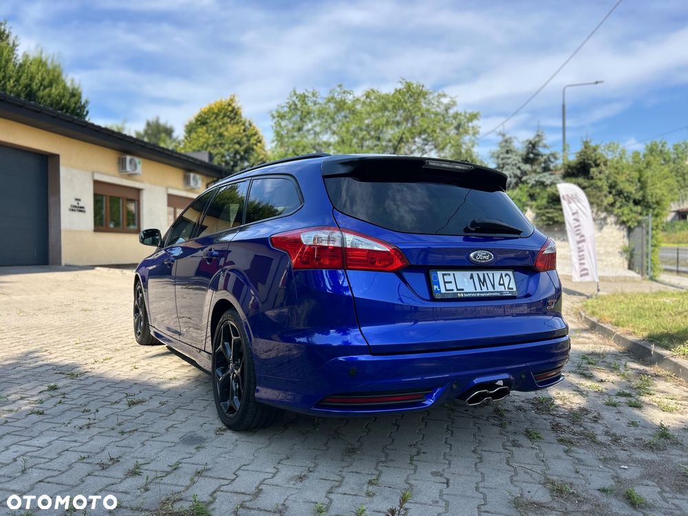 Ford Focus ST - 9
