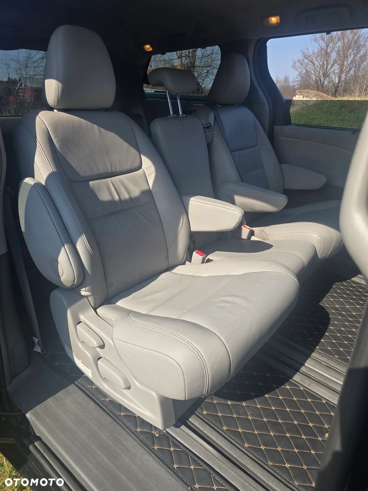 Toyota Sienna 3.5 V6 - 9