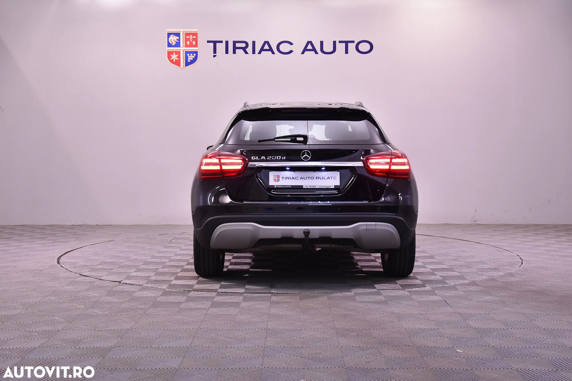 Mercedes-Benz GLA 200 d 7G-DCT - 4