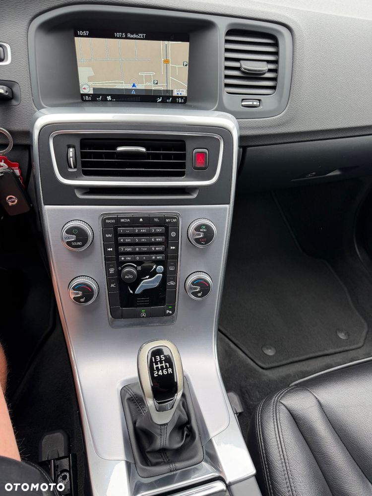 Volvo V60 D2 Summum - 14