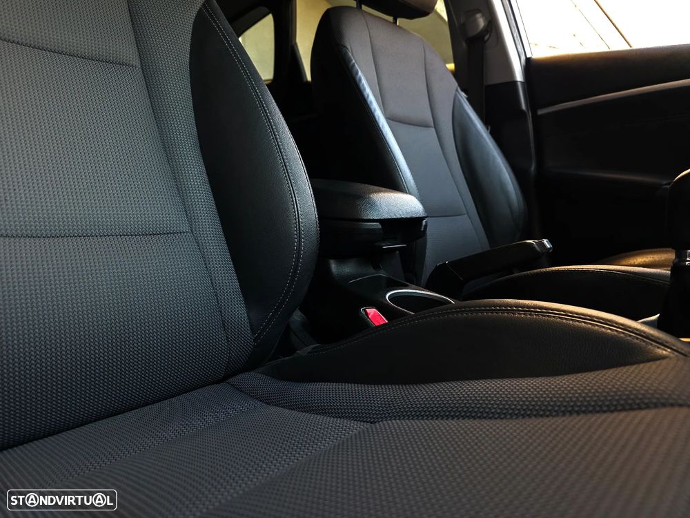 Hyundai i30 SW 1.6 CRDi Style J17 - 47