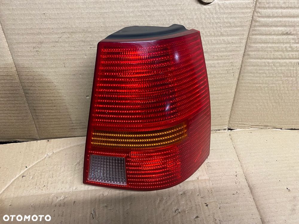 LAMPA TYLNA PRAWA VOLKSWAGEN VW GOLF IV 1J9945258A - 2