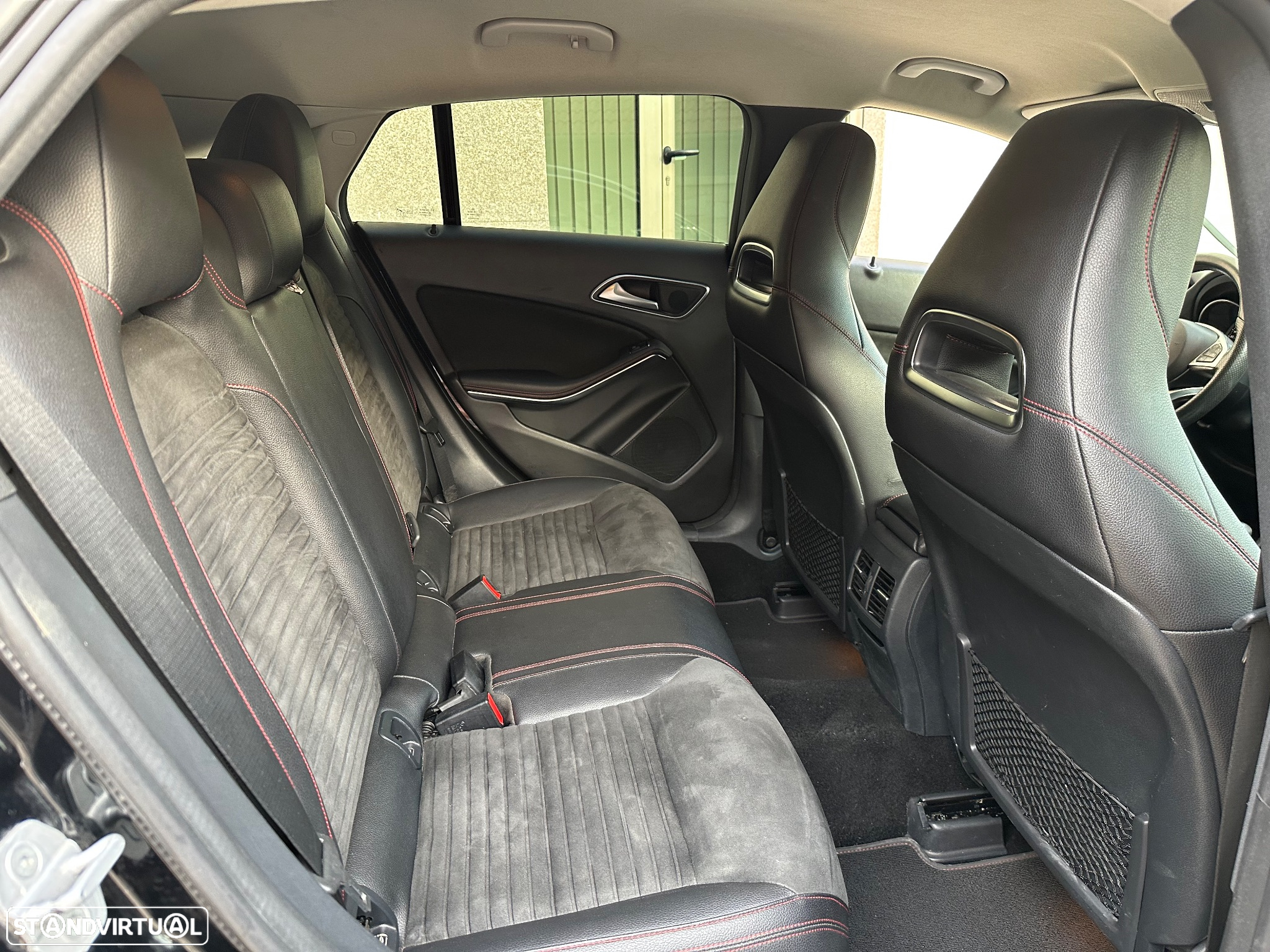 Mercedes-Benz CLA 180 d Shooting Brake AMG Line - 16