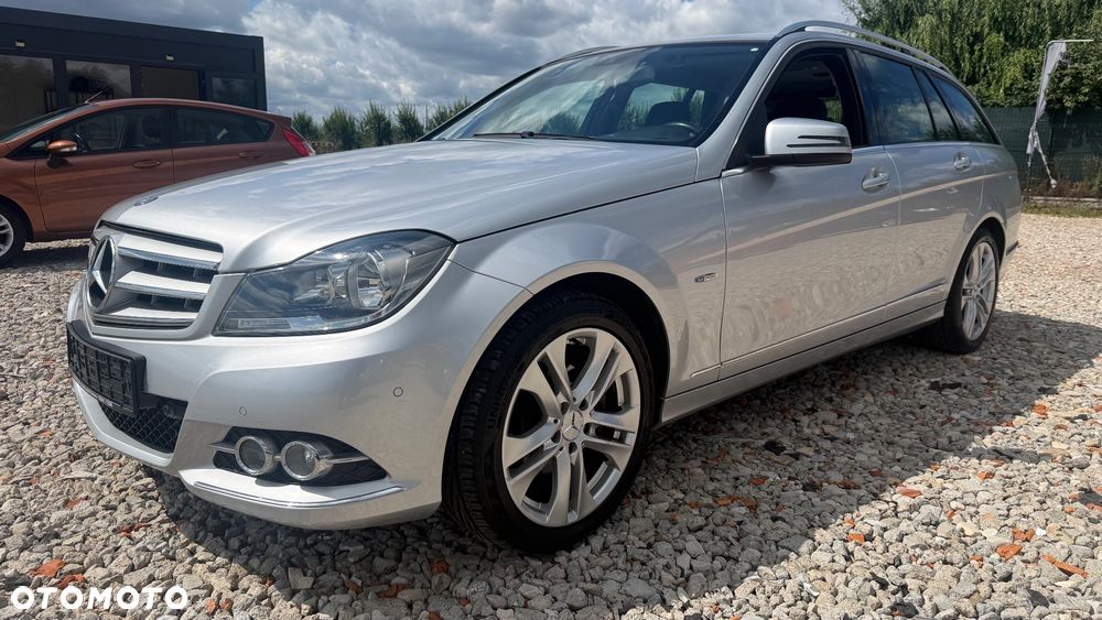 Mercedes-Benz Klasa C 220 CDI BlueEff Avantgarde - 29