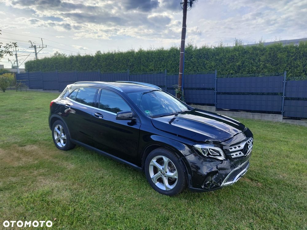 Mercedes-Benz GLA 250 7G-DCT Peak Edition - 12