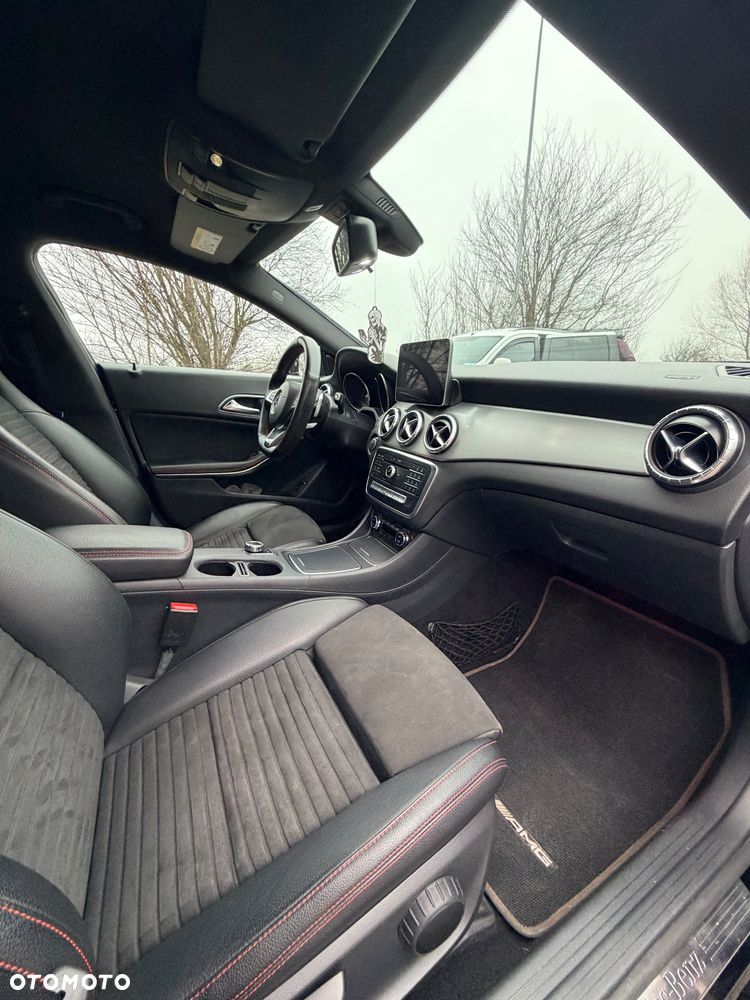 Mercedes-Benz CLA 220 4-Matic - 17