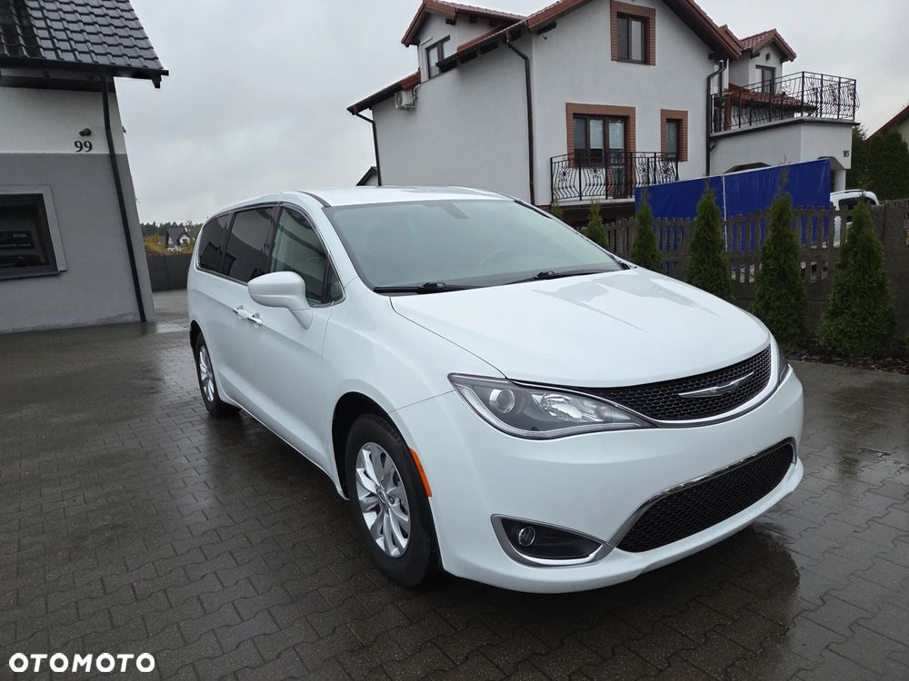 Chrysler Pacifica - 1